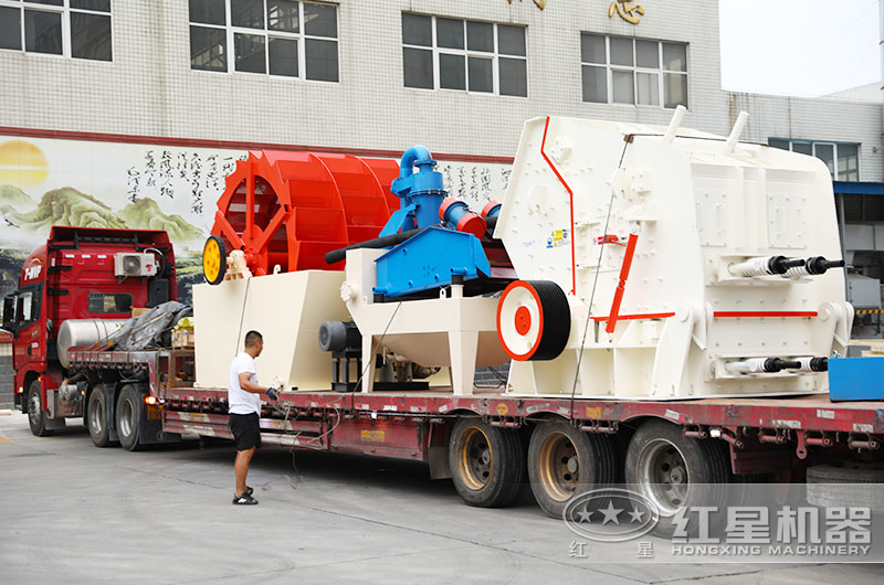 司機師傅打包洗砂機、細沙回收一體機準備發(fā)往安徽現(xiàn)場